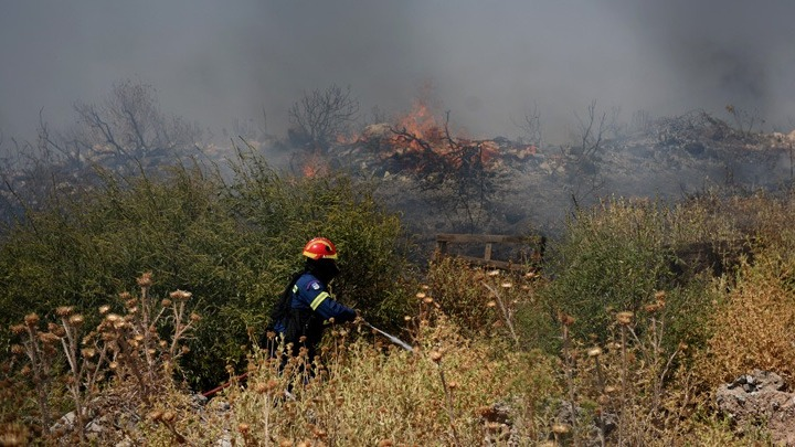 Μεσολόγγι: Βελτιωμένη η εικόνα της φωτιάς στην Στάμνα – Υπό μερικό έλεγχο η πυρκαγιά στην Ηλεία