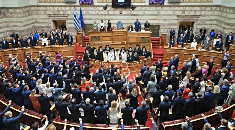 Oρκωμοσία της νέας Βουλής: Πώς μοιράστηκαν τα έδρανα στα κόμματα